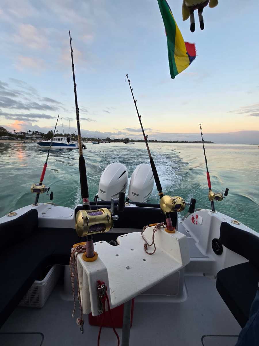 Flying kiss cruise LTD fishing charter 